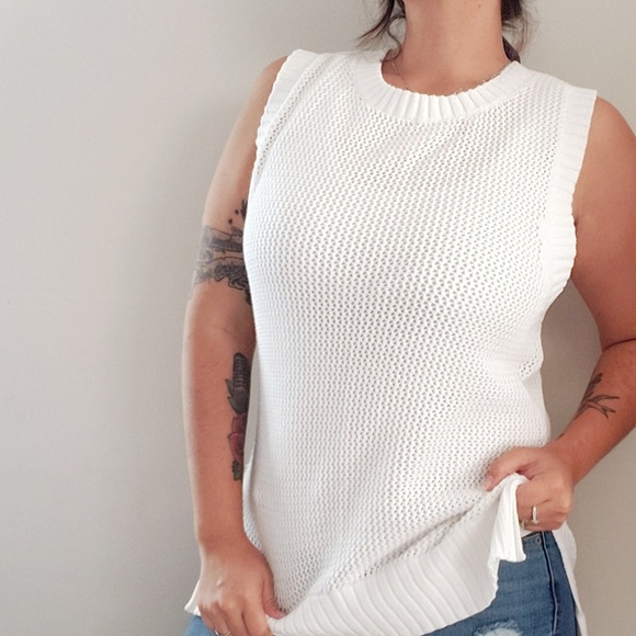 CAbi Tops - Cabi summer vest white sleeveless knit medium